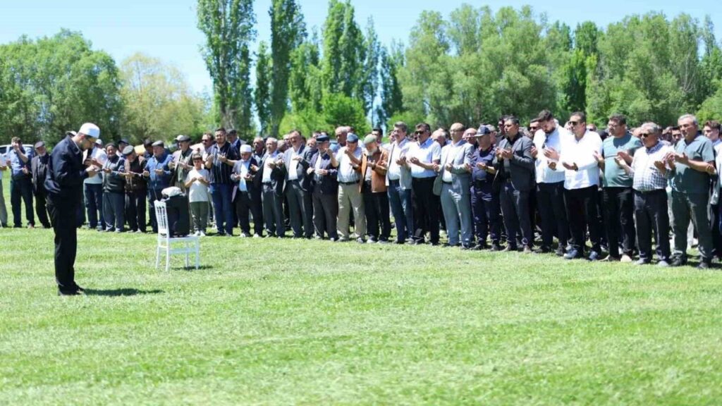 ayvali-mahallesi’nde-yagmur-ve-sukur-duasi-yapildi