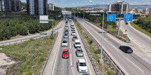 Tatilin son gününde dönüş yoğunluğu arttı