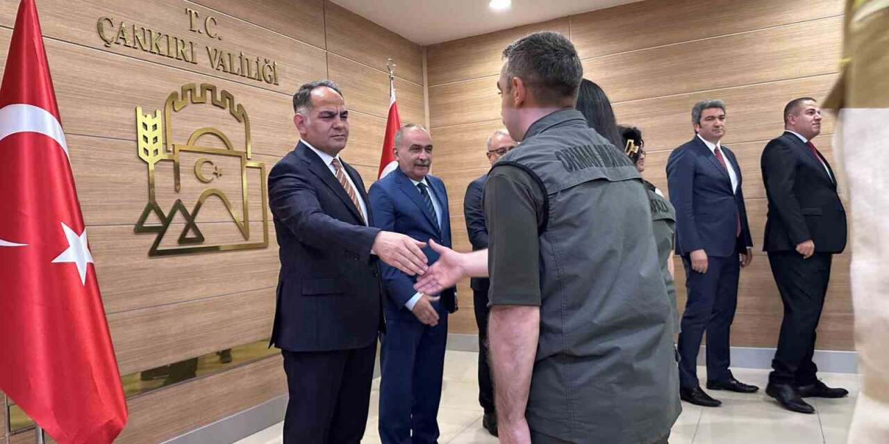 cankiri’da-protokol-ile-kamu-personelleri-bayramlasti