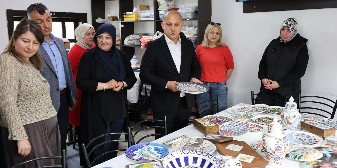ev-hanimlari-cini-atolyesinde-meslek-ogreniyor