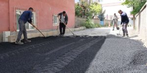 Mahalle yolları asfalta kavuşuyor