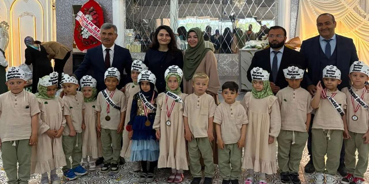 protokol-tam-kadro-oradaydi:-bahsili’da-okul-oncesi-kur’an-kurslarinda-mezuniyet-coskusu