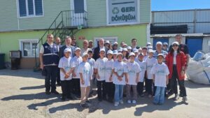 Öğrenciler Geri Dönüşümü Yerinde İnceledi