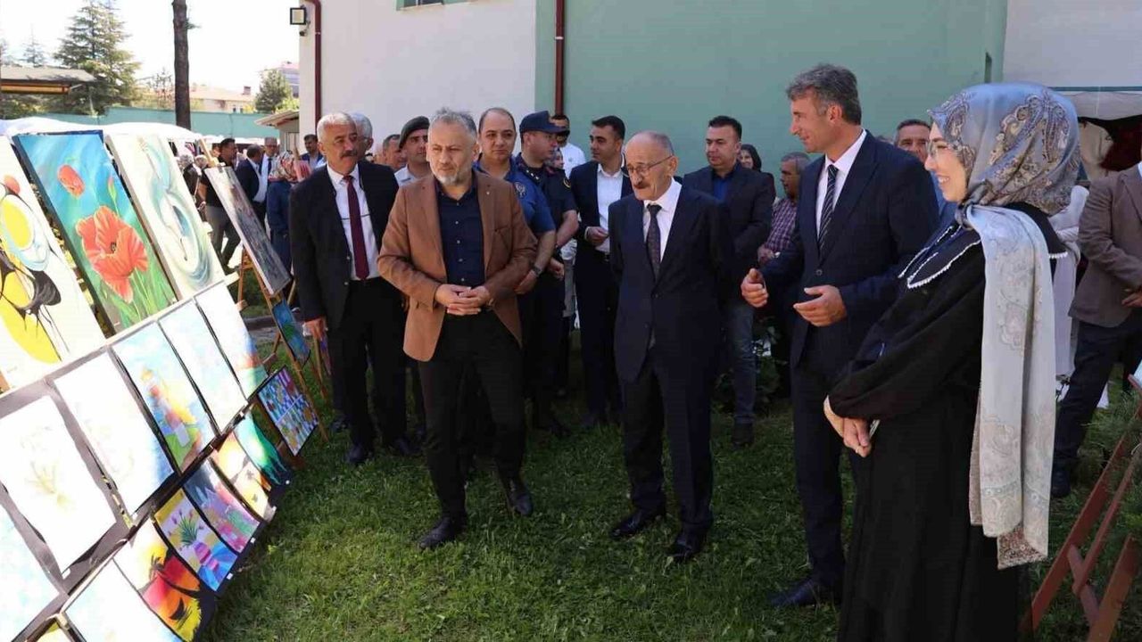 el-emegi-eserler-gorucuye-cikti