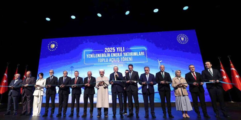 bakan-bayraktar:-“30-milyar-dolarlik-yatirimla,-30-bin-kilometre-uzunlugunda-elektrik-iletim-hatlari-insa-edecegiz”