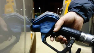 Akaryakıtta Yön Yeniden Yukarı: Benzin ve Motorine Zam Geldi