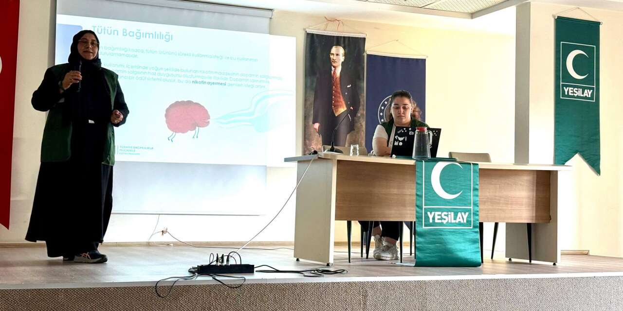 yesilay’dan-ogrencilere-bagimlilikla-mucadele-konferansi