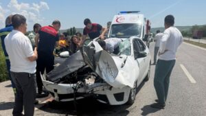 Hızlı Tren Kavşağı’nda kaza: 2 yaralı