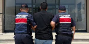 Aranan 2 hükümlüyü jandarma yakalandı