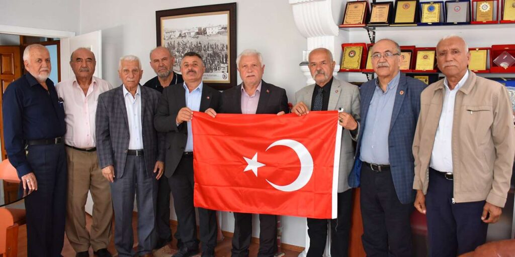 kirikkale’nin-ak-saclilarindan-il-gazetesi’ne-anlamli-ziyaret:-sehrin-hafizasi-bu-bulusmada-bir-araya-geldi!