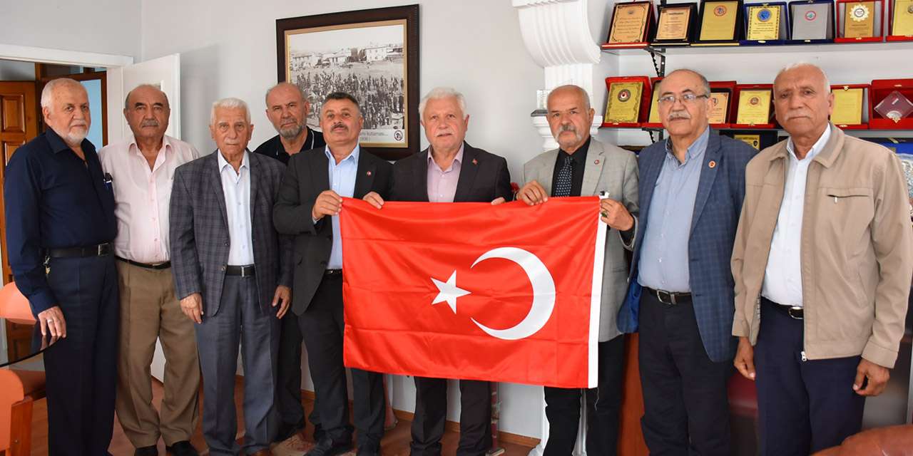 kirikkale’nin-ak-saclilarindan-il-gazetesi’ne-anlamli-ziyaret:-sehrin-hafizasi-bu-bulusmada-bir-araya-geldi!
