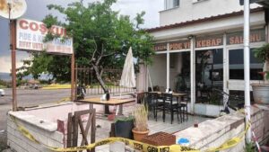 Husumetli olduğu adamı ve onun eşini tabancayla yaraladıktan sonra intihar etti