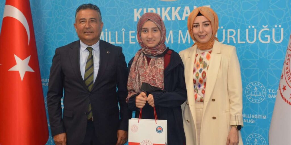 turkiye-derecesi-yapan-ogrenciler-odullendirildi