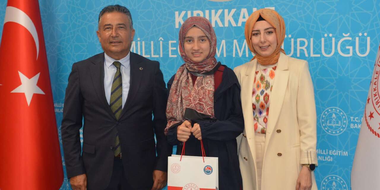 turkiye-derecesi-yapan-ogrenciler-odullendirildi