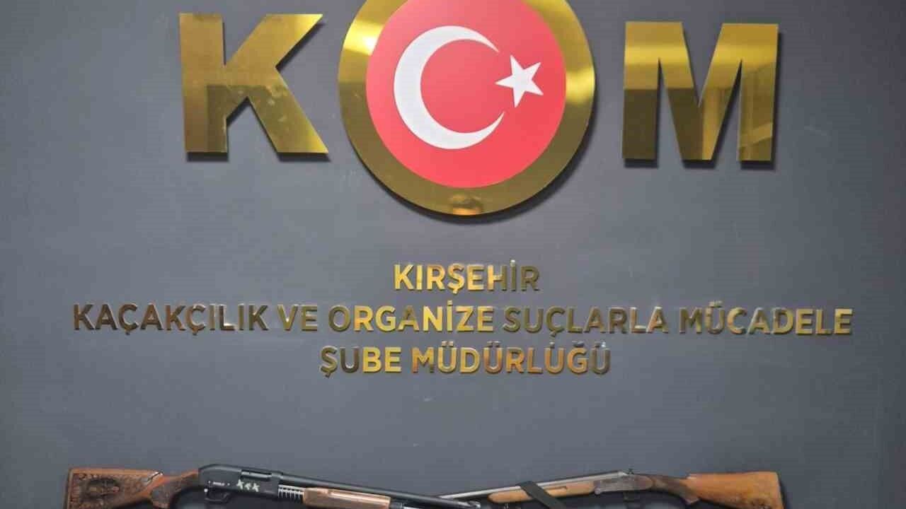 ruhsatsiz-tufek-ve-kacak-icki-ele-gecirildi