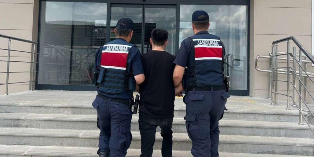 ruhsatsiz-silah-alan-zanliyi-jandarma-yakaladi