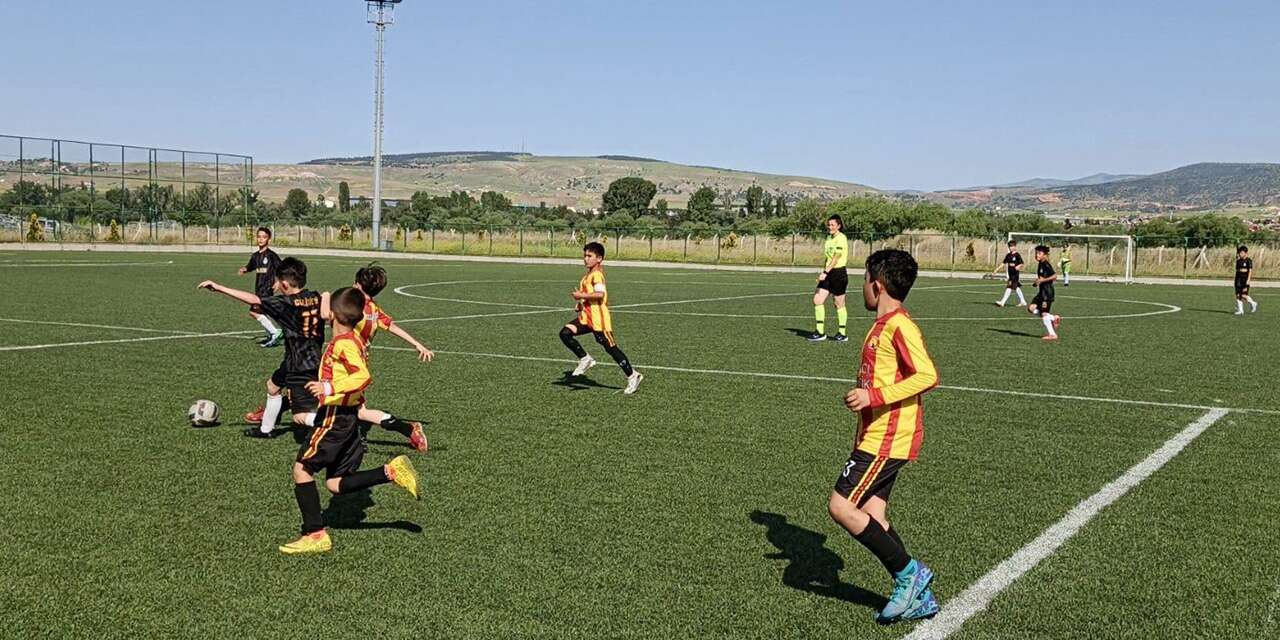 bahsili’da-minikler-futbol-heyecani-devam-ediyor