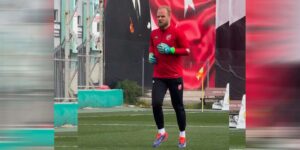 Kırmızı lacivertlilerden kalece güçlü hamle