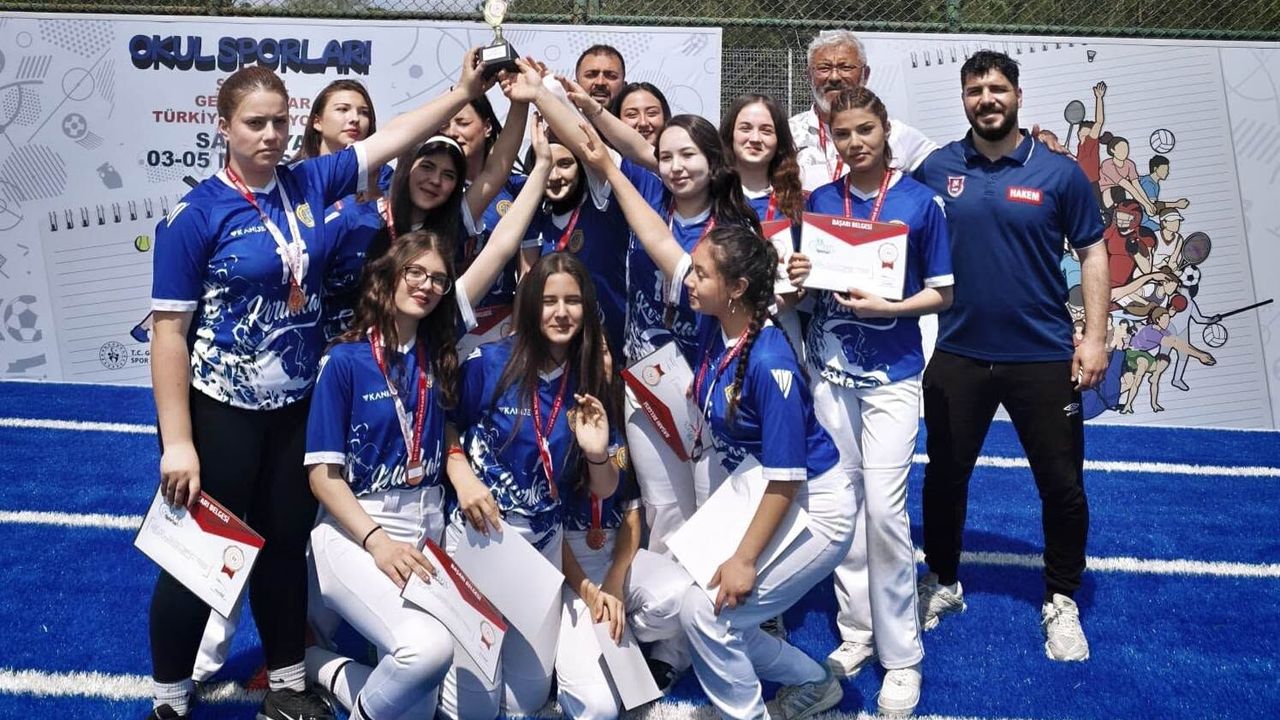 kirikkale’ye-softbolda-buyuk-basari