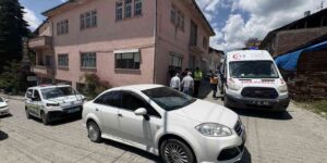 Oyun oynarken yola atlayan çocuğa otomobil çarptı