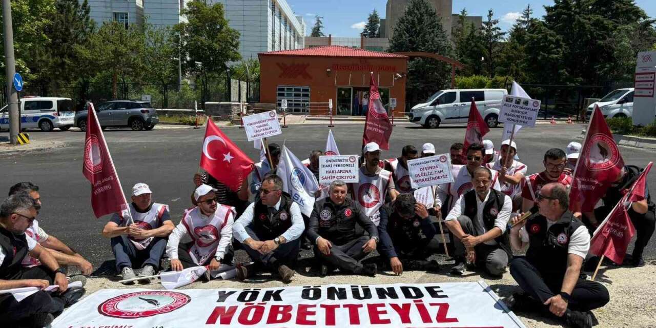 universite-idari-personelinden-yok-onunde-tayin-nakil-cagrisi