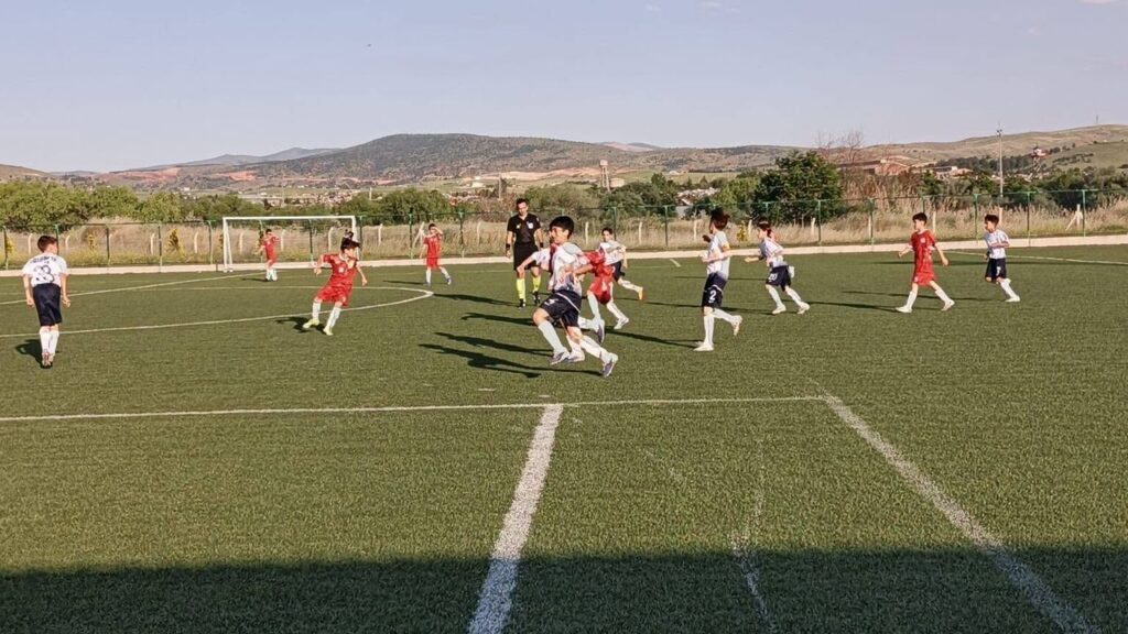 bahsili’da-u11-futbol-musabakalari-heyecani-suruyor