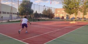 Hem raketler hem rakipler yarıştı
