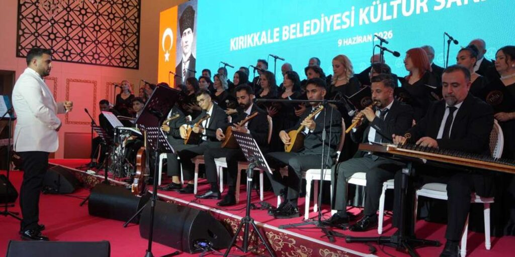 kirikkale’de-koro-ilk-kez-sahne-aldi,-profesyonelleri-aratmadi:-anadolu’nun-sevilen-turkuleri-seslendirildi