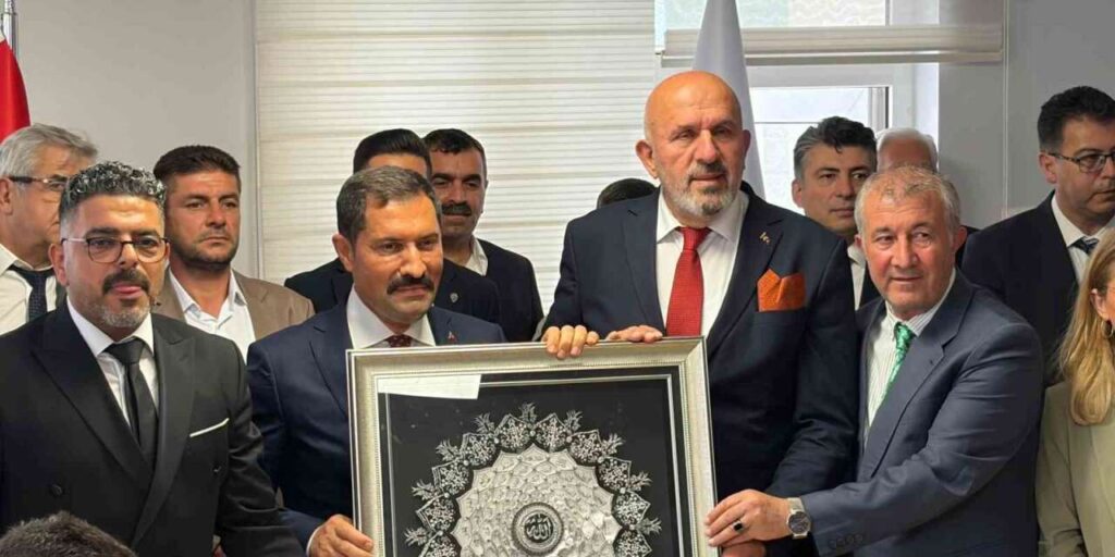 hatay-valisi-mustafa-masatli’ya-“yilin-valisi”-odulu-verildi