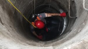 Kuyuya Düşen Kedinin İmdadına İtfaiye Yetişti