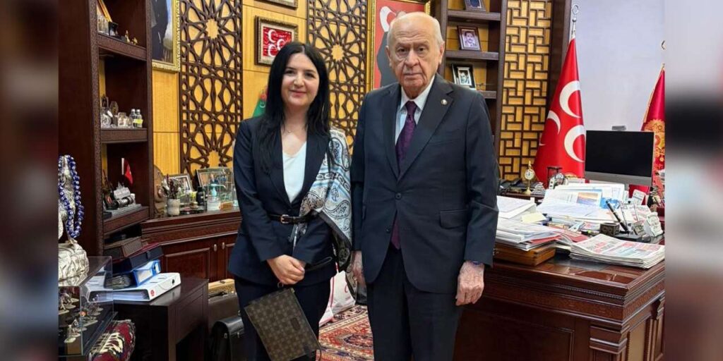 mhp-kirikkale-merkez-ilce-baskanliginda-bayrak-degisimi:-arif-toprak’in-yerine-avukat-melike-boran-ismailogullari-atandi!