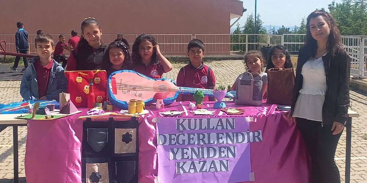 celebi’de-ogrencilerden-“sifir-atik”-icin-ornek-etkinlik