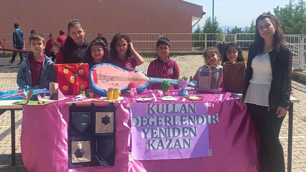 celebi’de-ogrencilerden-geri-donusum-farkindaligi