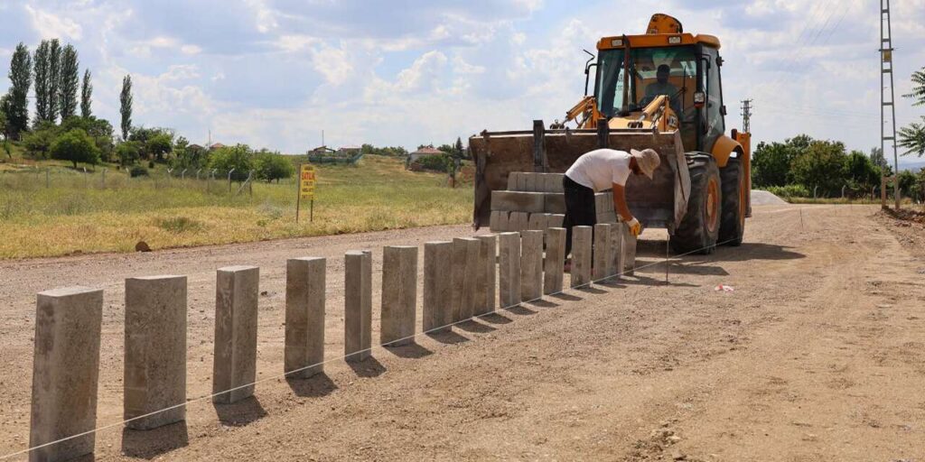 yuva-ve-karsiyaka-mahallesi’nde-yol-ve-kaldirim-atagi