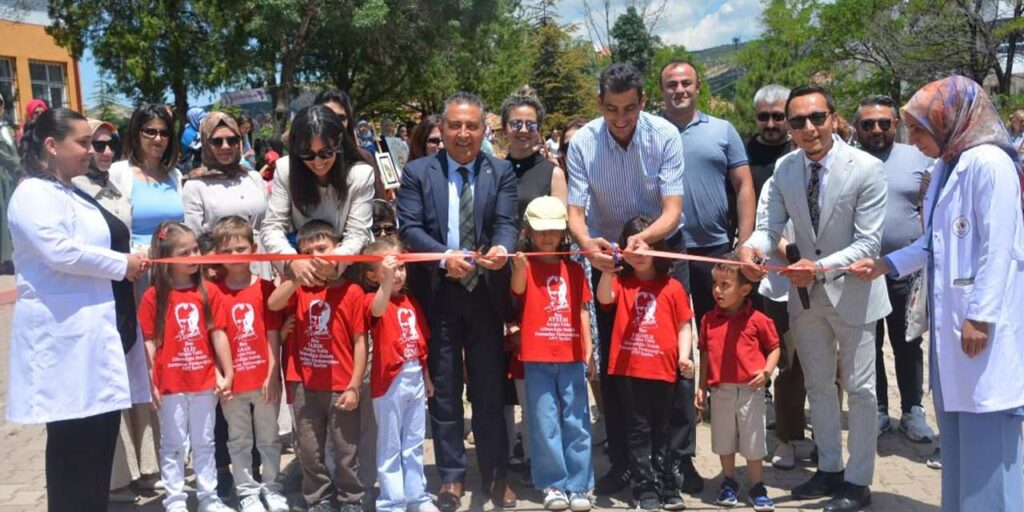 kirikkale’de-minik-ellerden-buyuk-hayaller:-“ailemle-tasarliyorum”-projesi-yil-sonu-senligiyle-taclandi!