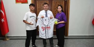 Şehit Hakan Yorulmaz Spor Lisesi’nden çifte zafer: Vali H. Engin Sarıibrahim’den tam not!