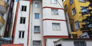 İcra müdür yardımcısı evinde ölü bulundu.