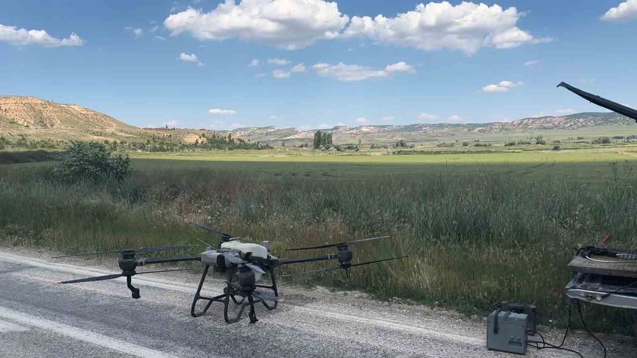 eskisehir’in-kirsal-kesiminde-tarim-alanlari-dron-ile-ilaclandi