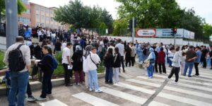 Kırıkkale’de LGS heyecanı: Veliler dua etti, öğrenciler ter döktü