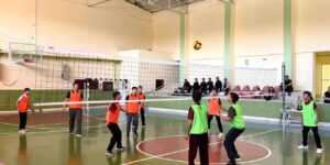 Karakeçili’de spor şöleni sona erdi: Kaymakamlık Kupası Voleybol Turnuvası’nda şampiyonlar kupasını aldı!