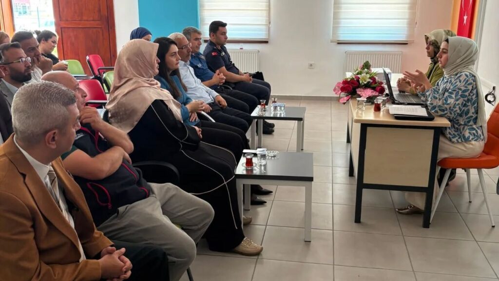 Bahşılı’da Kadın Hakları Eğitimi Düzenlendi