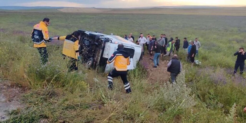 karakecili’ye-servis-tasiyordu:-feci-kazada-1-isi-oldu