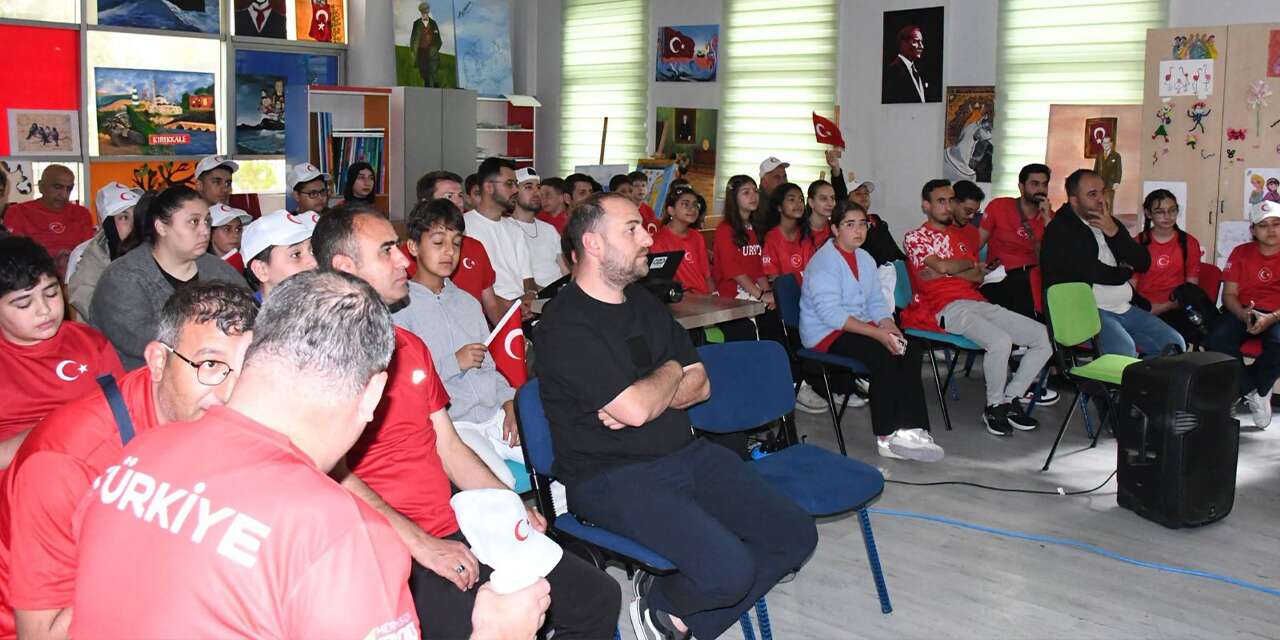 genclik-merkezinde-milli-takim-coskusu