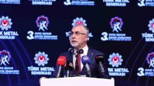 Bakan Işıkhan: ‘Gençlerimizin dijital bağımlılık konusuna dikkatle eğilmesi gerektiğini düşünüyorum’