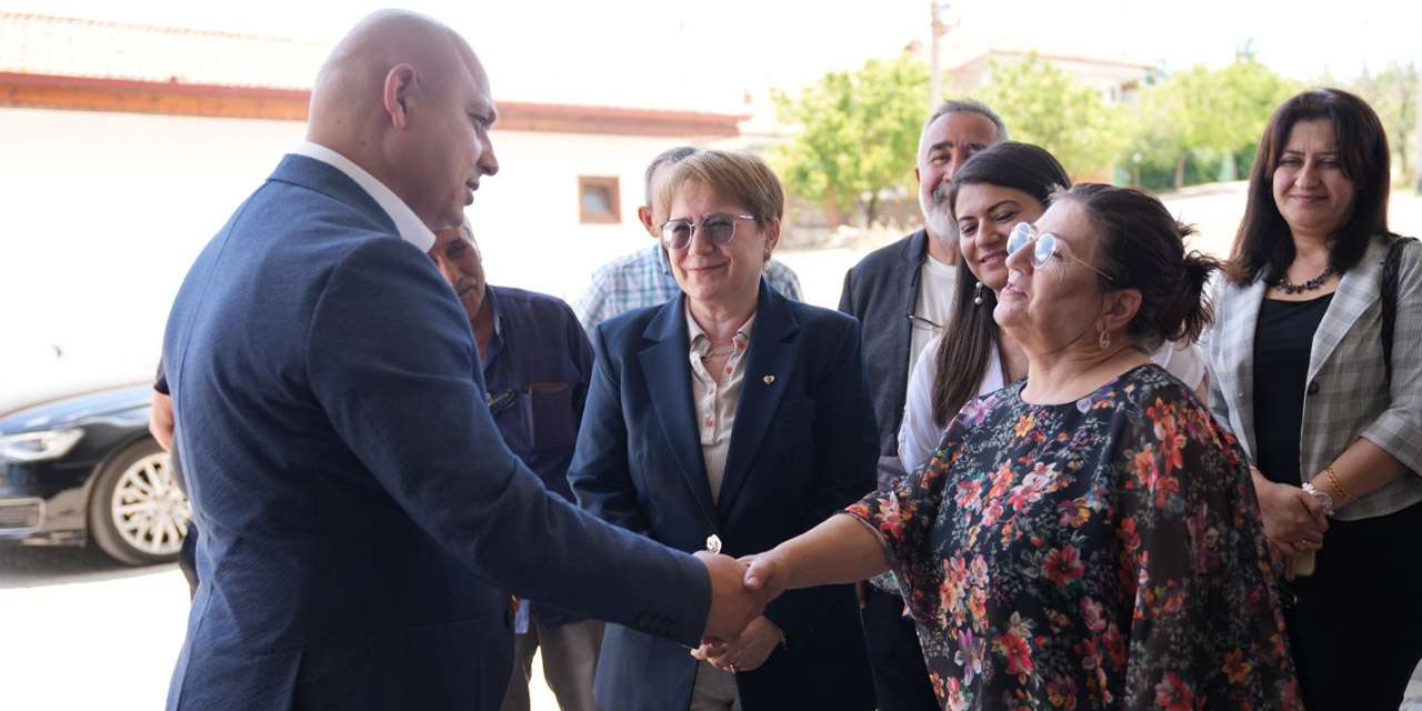 karsiyaka-mahalle-konagi’nda-gurur-gunu:-kadinlarin-yil-sonu-sergisi-buyuk-begeni-topladi