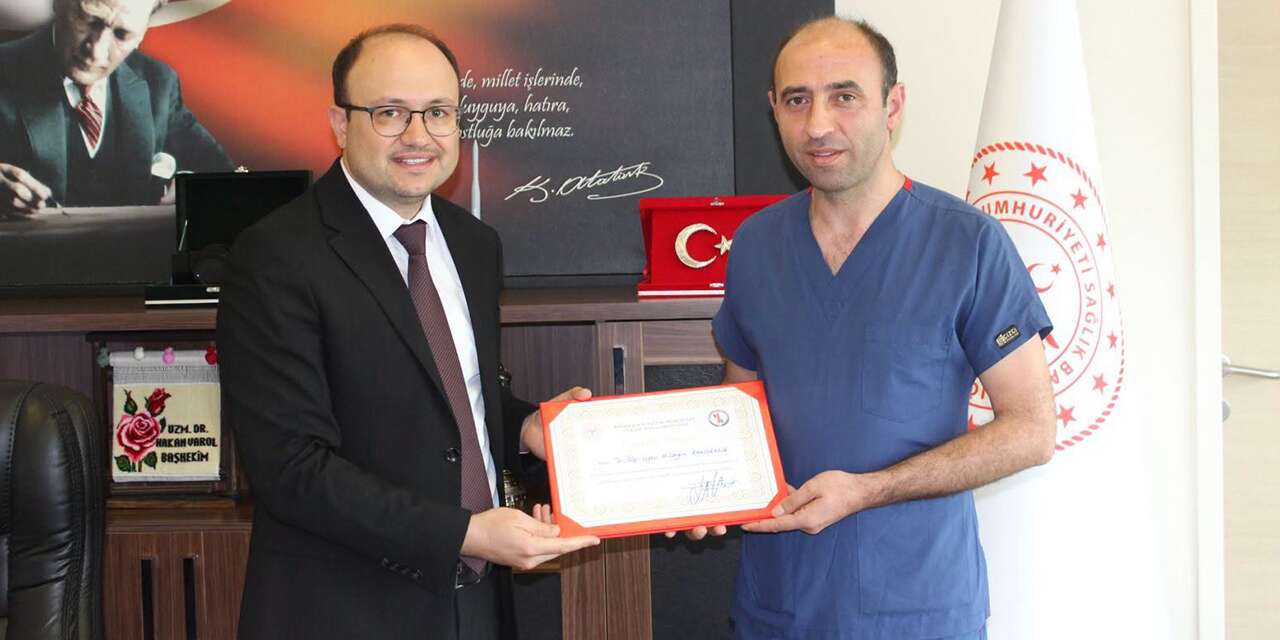 kardiyoloji-uzmani-kandemir’e-tesekkur-belgesi