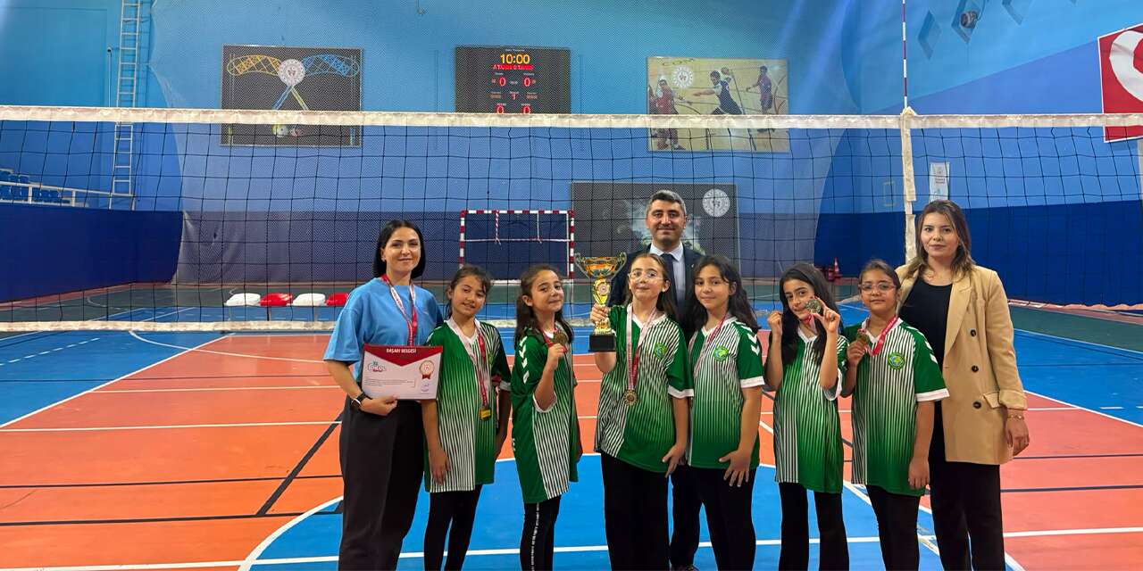 ozel-suleymaniye-koleji-voleybolda-sampiyon-oldu