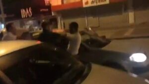 Ankara’da iki sürücü trafikte yumruklu kavga etti