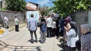 Ayşe teyze aracın altında kaldığı sokaktan son yolculuğuna uğurlandı