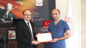 Kardiyoloji Uzmanı Kandemir’e Teşekkür Plaketi